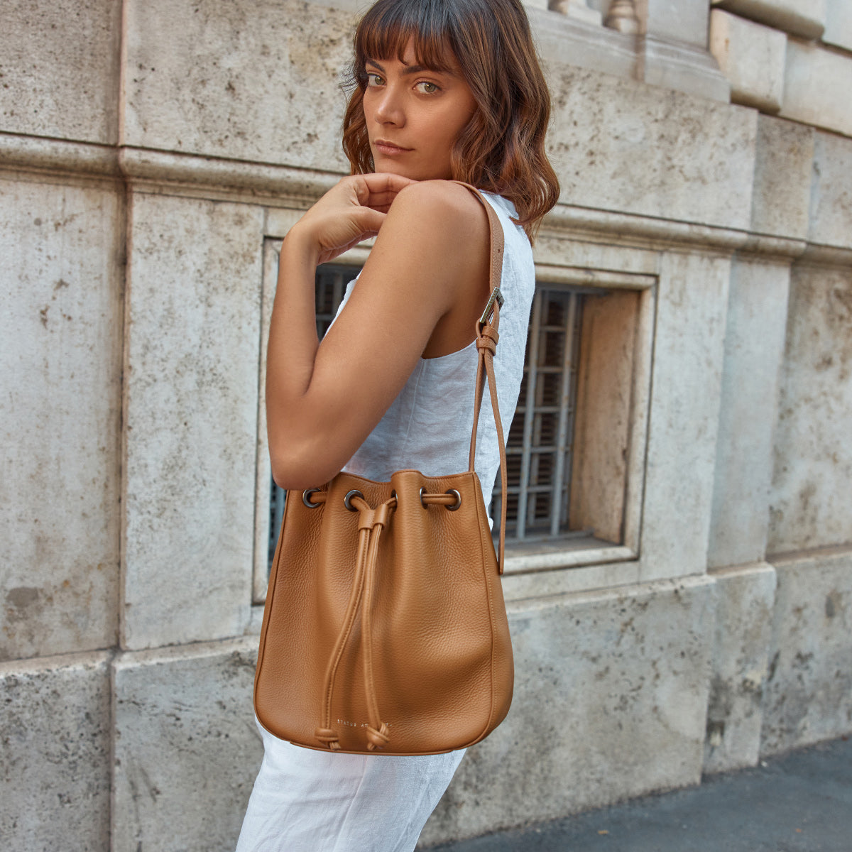 Tan bucket bag online leather